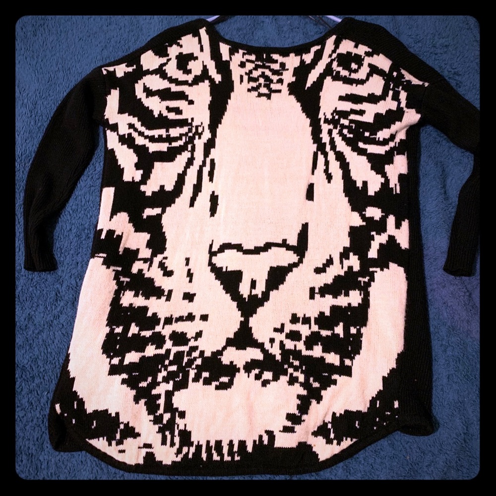 Black tiger clasp-front cardigan